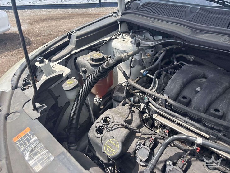 2015-ford-explorer-image-8