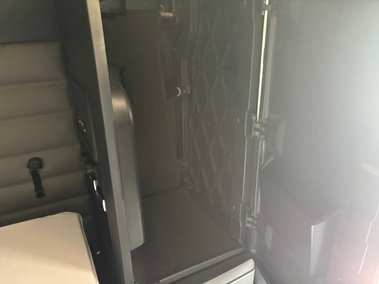 2021-freightliner-cascadia-126-image-74