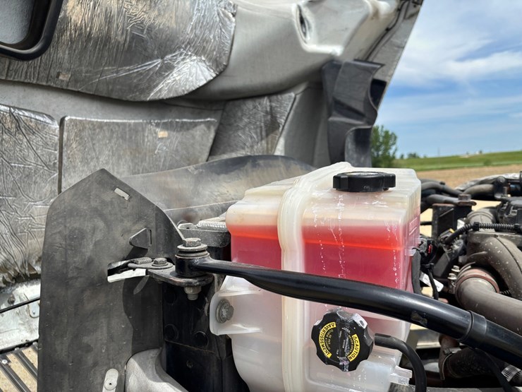 2020-western-star-5700xe-image-43