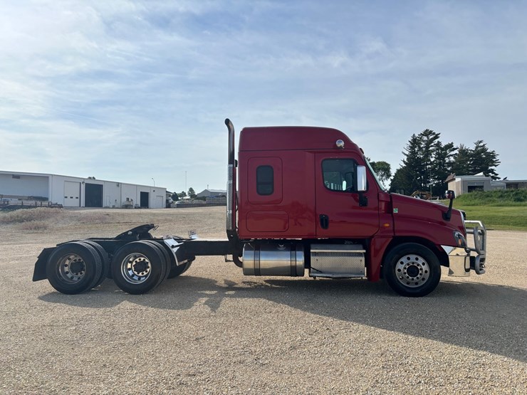 2017-freightliner-cascadia-125-image-5