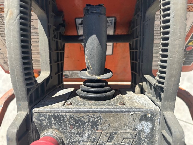 jlg-1930es-image-16