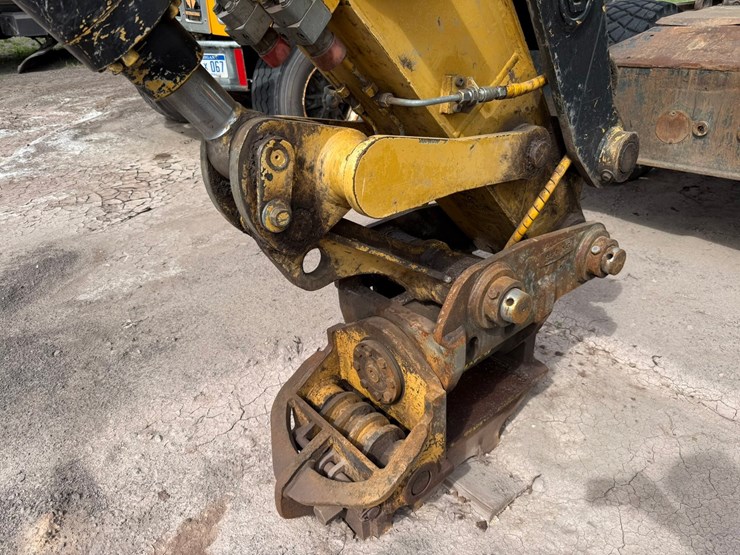 caterpillar-m318-image-8
