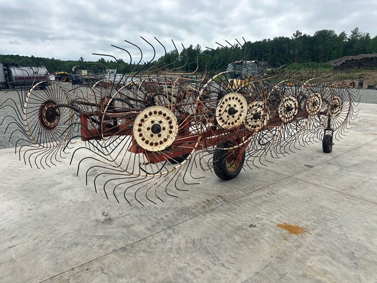 #5037-•-bi-fold-hay-rake-image-4