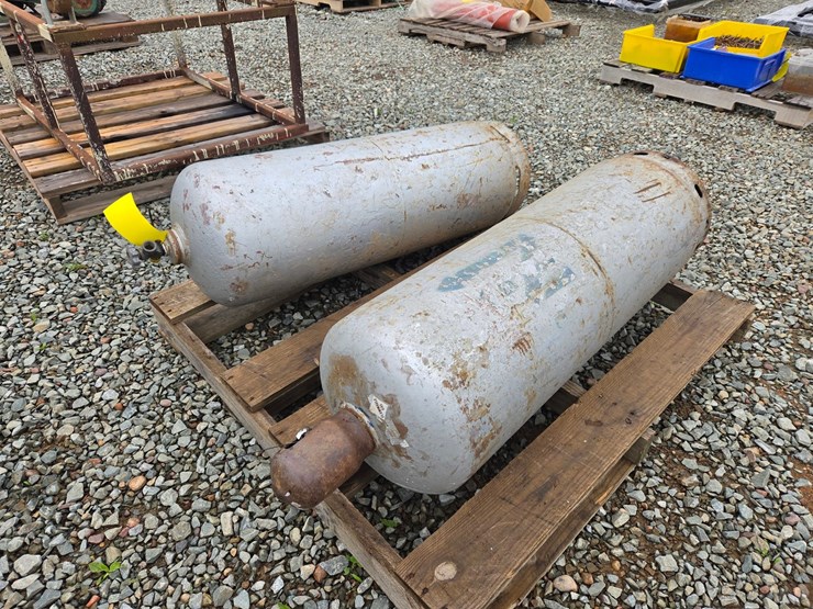#6102-•-(2)-propane-tanks-image-1