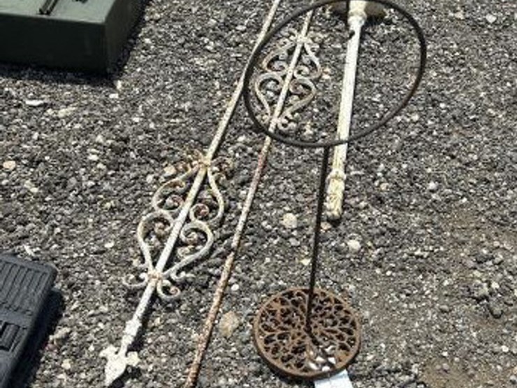 #221-•-wrought-iron-garden-stakes-image-3