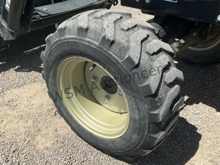 yanmar-sa424-loader-tractor-image-9