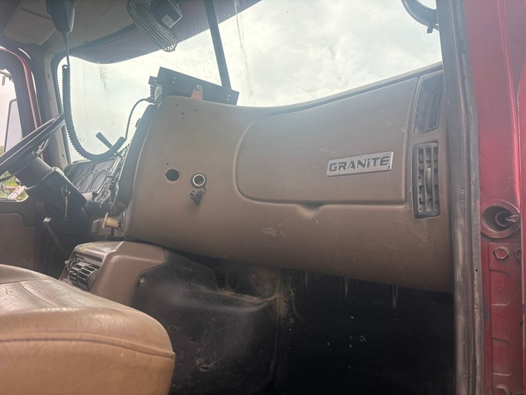 2004-mack-granite-cv713-image-52