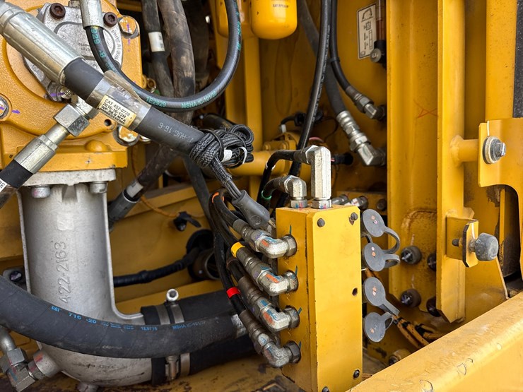 2017-caterpillar-336fl-image-31