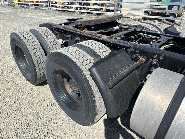 #60118-•-2019-international-rh613-day-cab-truck-tractor-image-18