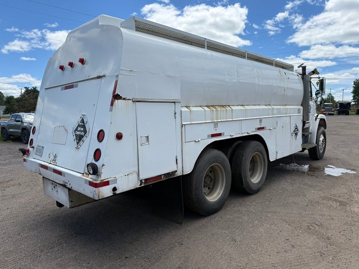 #1361-•-1995-freightliner-fuel-truck-image-5