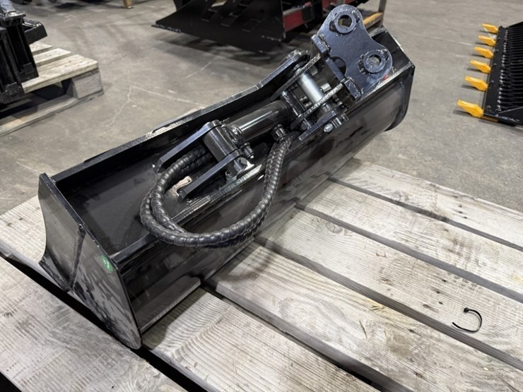 2026-future-40"-tilting-muck-bucket-image-4