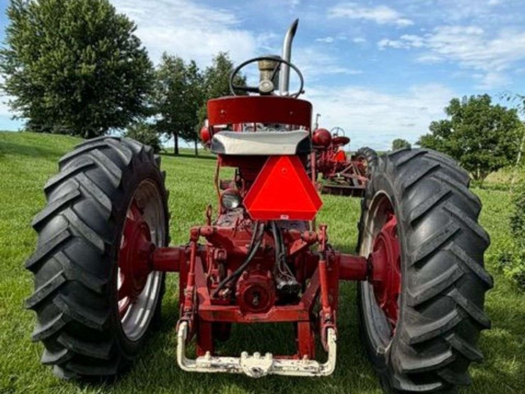 1962-farmall-560-diesel-image-3