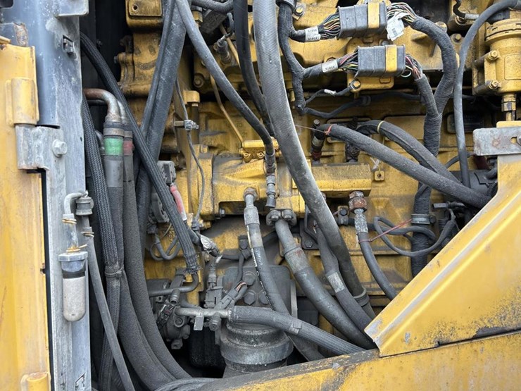 2014-deere-824k-image-50