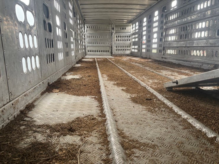 #2150-•-2017-barrett-53'-cattle-semi-trailer-image-32