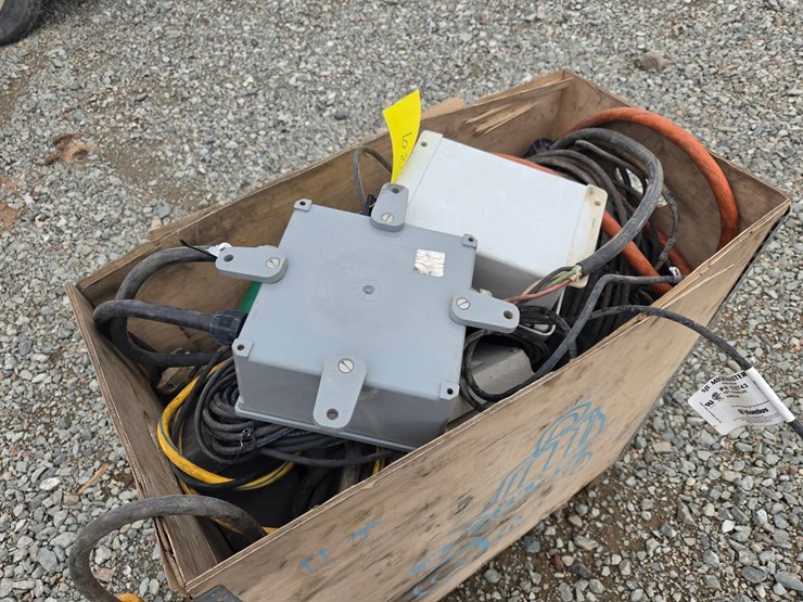 #6039-•-box-of-misc.-electrical-boxes-and-wires-image-5