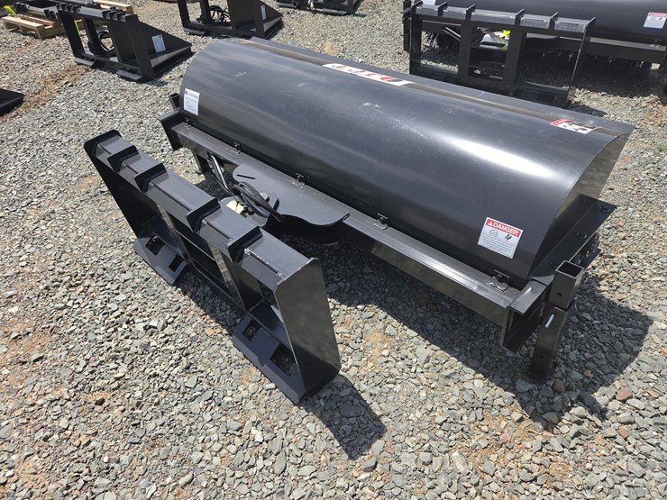 #6201-•-approx.-72"-unused-jct-skid-steer-sweeper-attachment-image-3