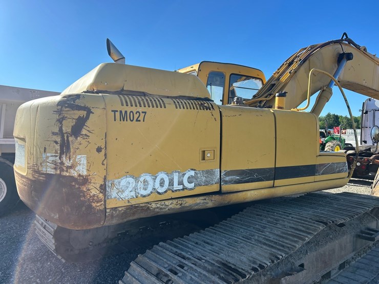 2000-deere-200-lc-image-36