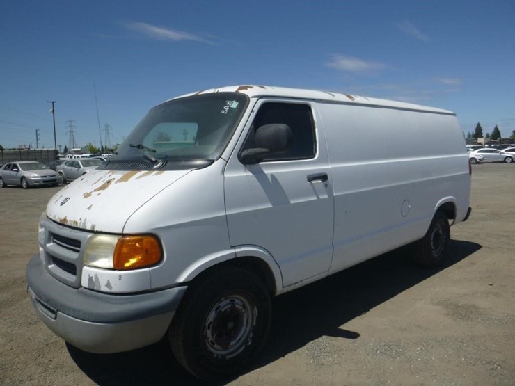 2003-dodge-ram-van-image-1