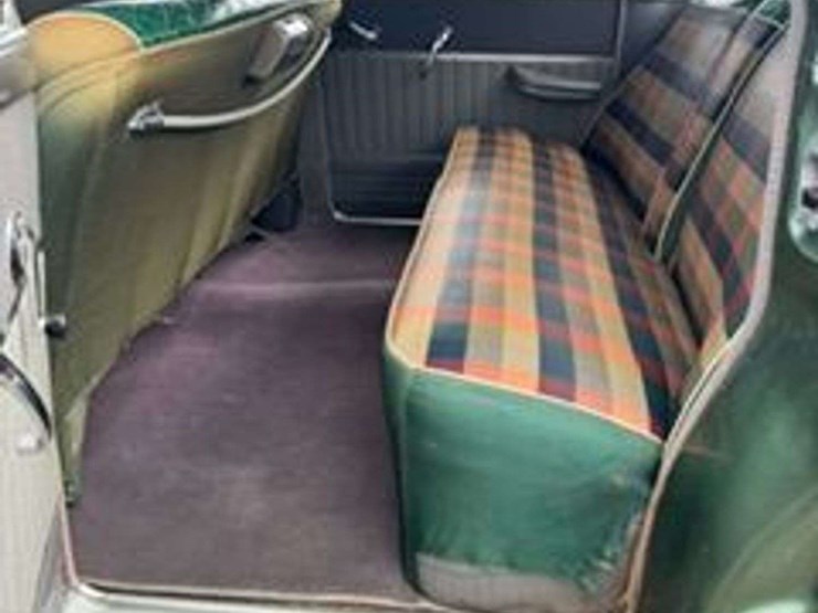 1951-packard-four-door-sedan-image-20