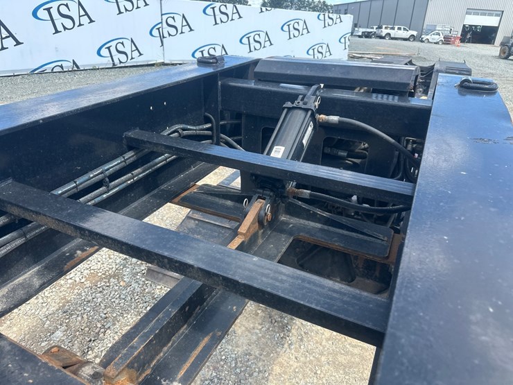 #60924-•-2026-contender-tri-axle-lowboy-trailer-image-11