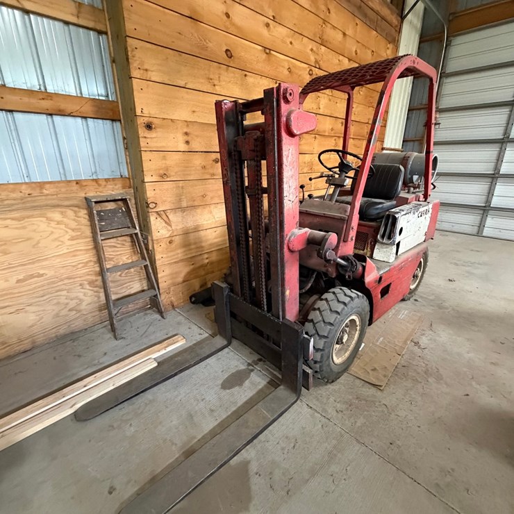 #1772 • Clark Forklift