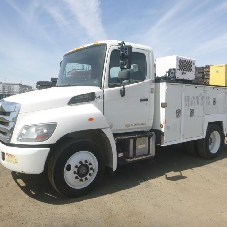 2015 HINO 268