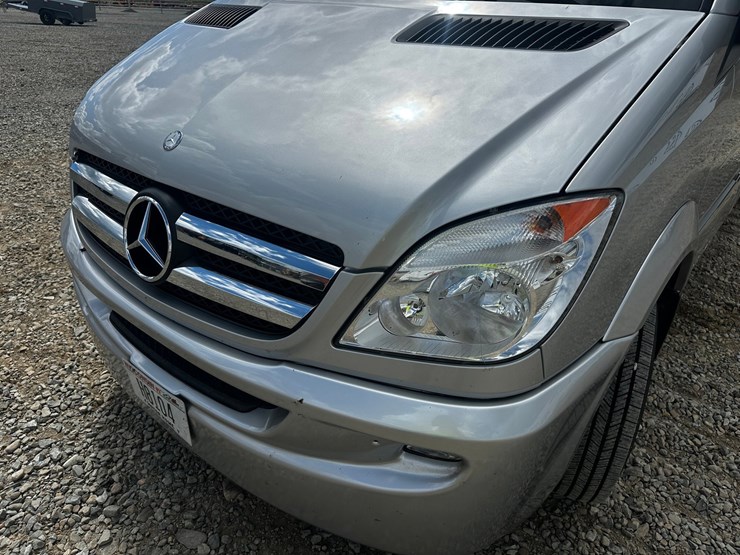 #2492-•-2014-mercedes-benz-airstream-motorhome-image-9