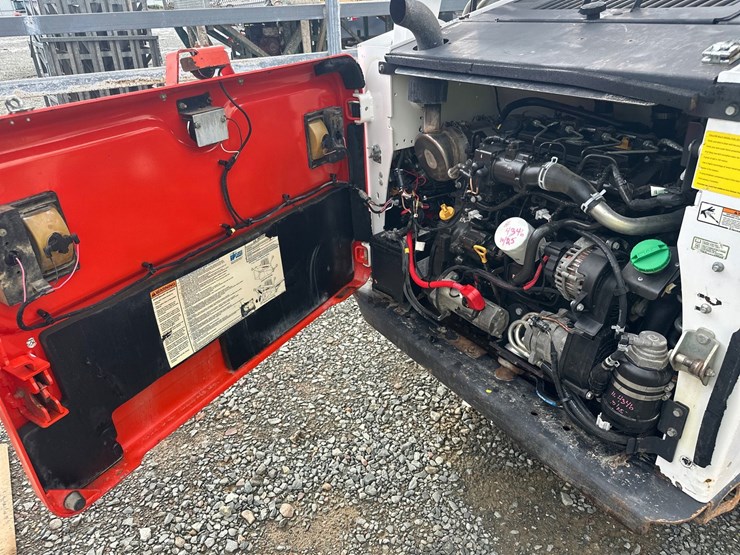 2020-bobcat-t740-image-37
