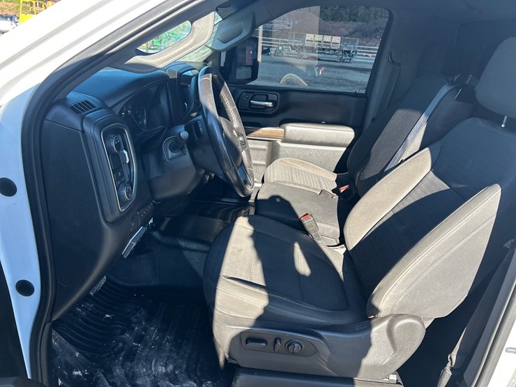 2020-chevrolet-3500-image-47