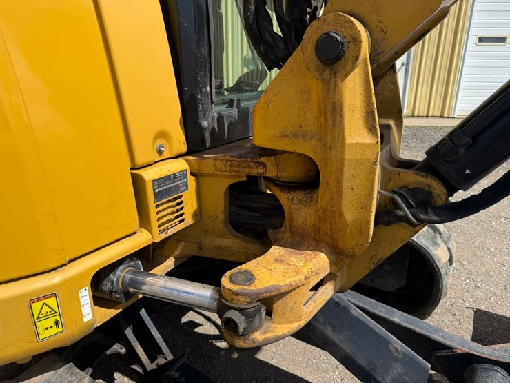 caterpillar-305.5e2-image-26