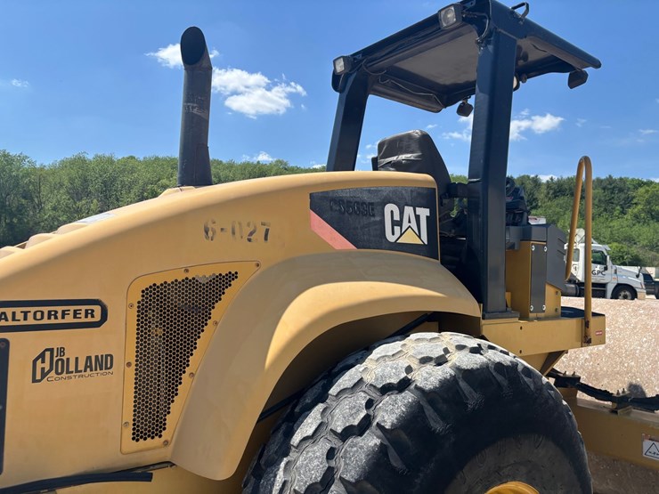 caterpillar-cs-563e-image-15