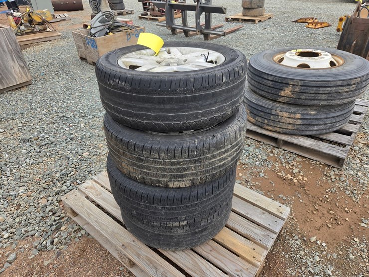 #6035-•-(4)-douglas-performance-225/55r17-tires-w/-aluminum-rims-image-3