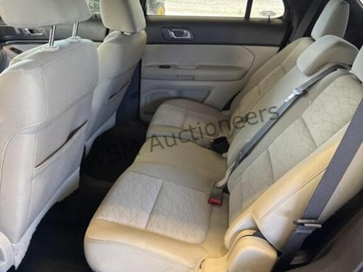 2012-ford-explorer-image-23