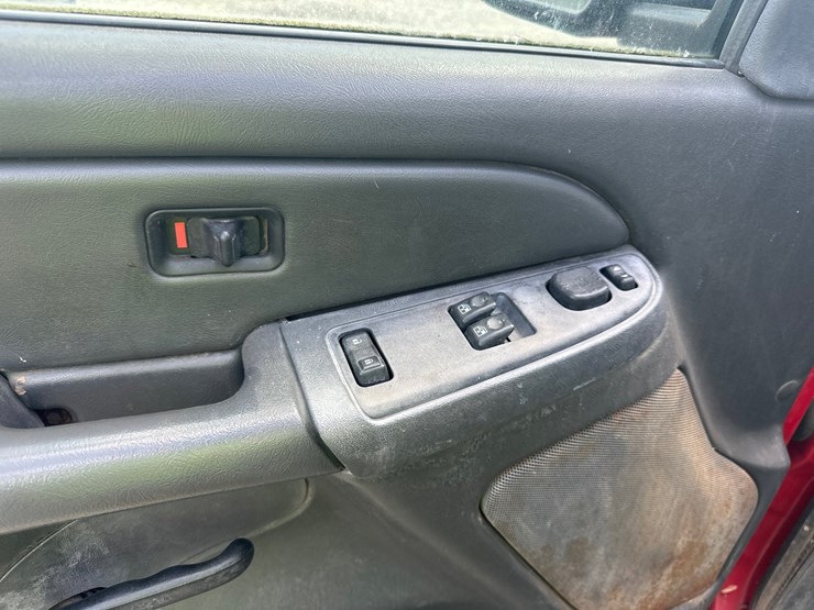 2005-chevrolet-3500-image-23