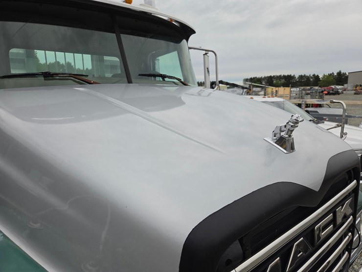 2007-mack-granite-cv713-image-13