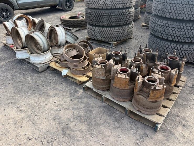 #1340-•-dayton-hubs-with-rings-and-rims-image-1