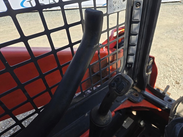 kubota-ssv75-image-36