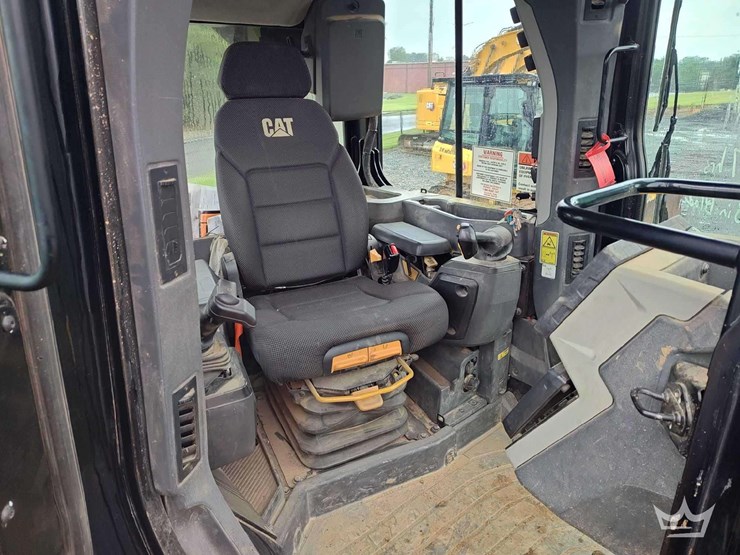 2022-caterpillar-d5-lgp-image-21