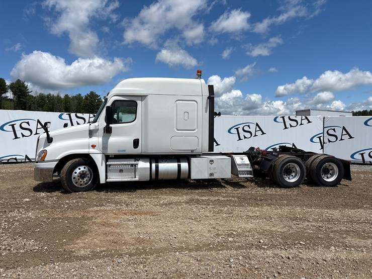 2017-freightliner-cascadia-125-image-2