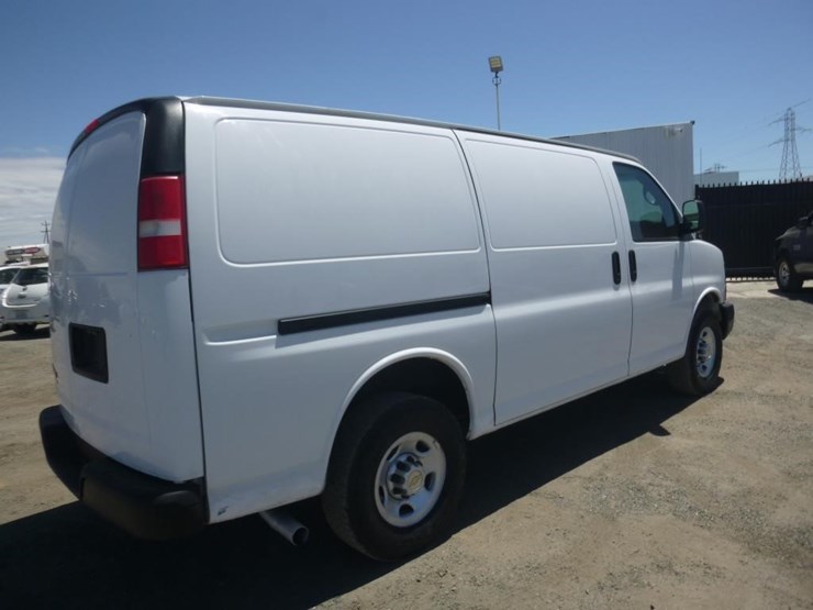 2014-chevrolet-express-2500-image-4