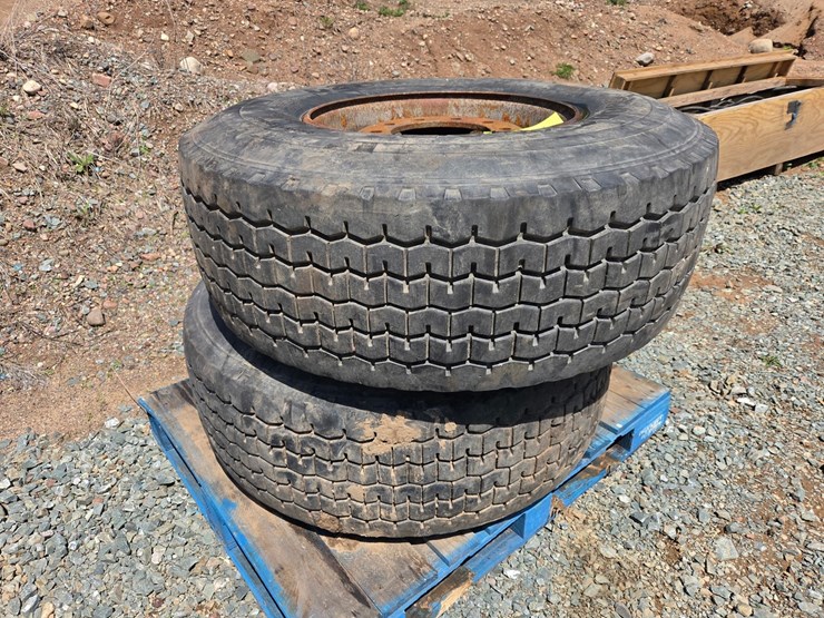 #6026-•-(2)-goodyear-g286-425/65r22.5-tires-w/rims-image-4
