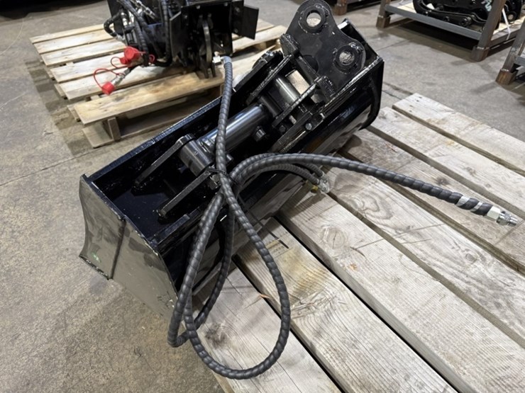 2026-future-32"-tilting-muck-bucket-image-4