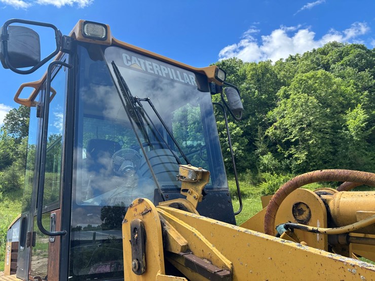 caterpillar-928g-image-30