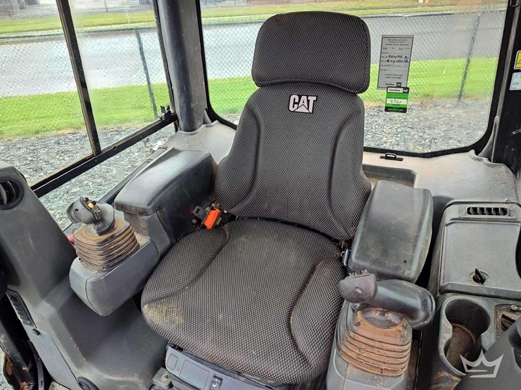 2020-caterpillar-d2-image-13