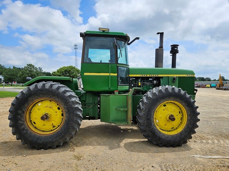john-deere-8430-image-7