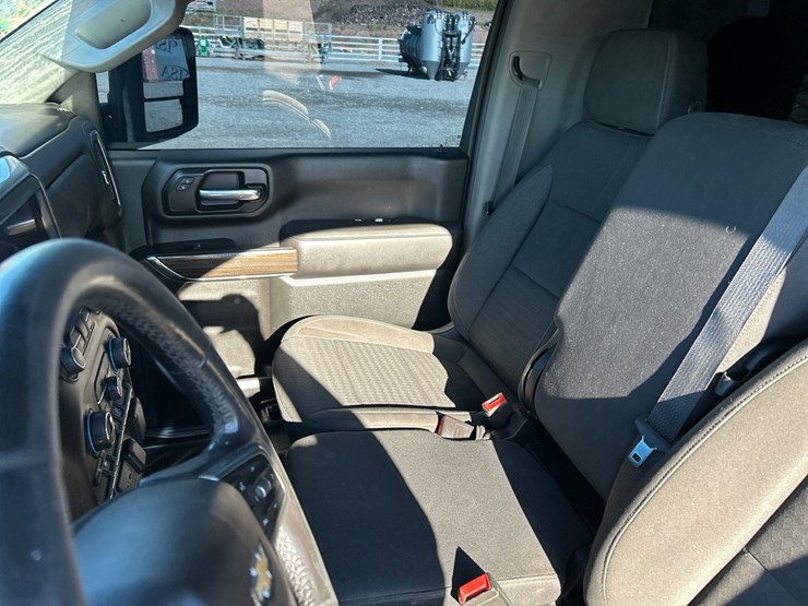 2020-chevrolet-3500-image-48