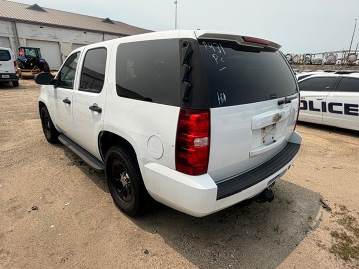 2011-chevrolet-tahoe-image-4