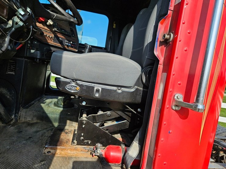 2002-freightliner-fld112-image-44