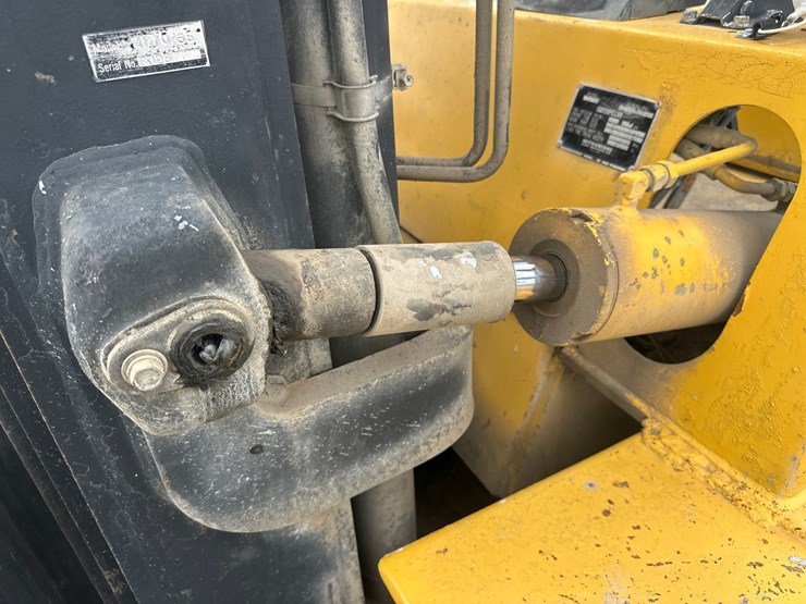 1995-caterpillar-dp70-image-22