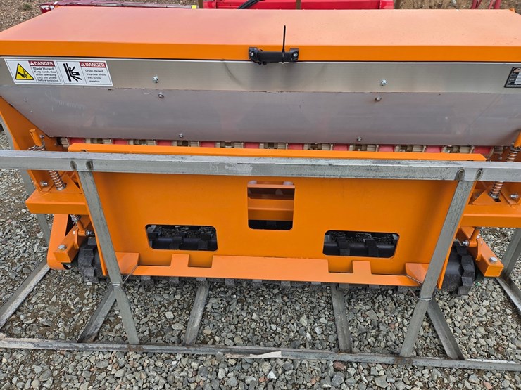 #6163-•-approx.-72"-unused-arteer-nsd-72w-skid-steer/3-point-seed-drill-attachment-image-5